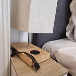 Federnest: Luxury With King Bed & Office Apartment Duisburg