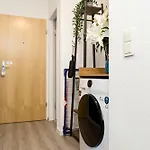 Federnest - Luxus-studio - Kingsize Boxspringbett - Home-office Mit Monitor Und Drucker - 11 Min Hbf Appartamento