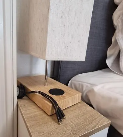 Federnest - Luxus-studio - Kingsize Boxspringbett - Home-office Mit Monitor Und Drucker - 11 Min Hbf Lägenhet Duisburg