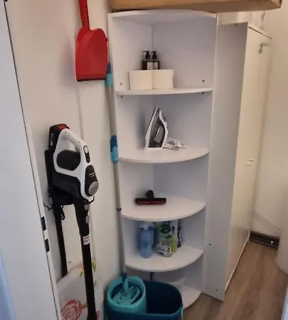 Federnest - Luxus-studio - Kingsize Boxspringbett - Home-office Mit Monitor Und Drucker - 11 Min Hbf *