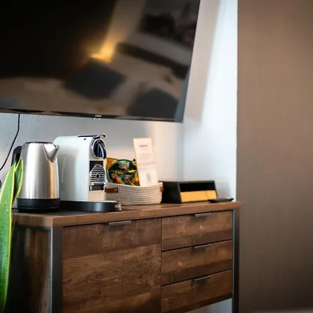 Federnest - Luxus-studio - Kingsize Boxspringbett - Home-office Mit Monitor Und Drucker - 11 Min Hbf *