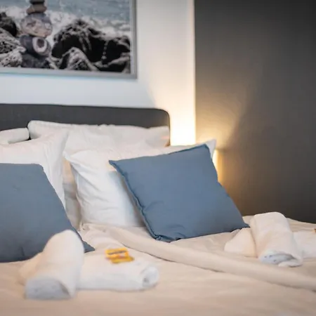 Federnest - Luxus-studio - Kingsize Boxspringbett - Home-office Mit Monitor Und Drucker - 11 Min Hbf