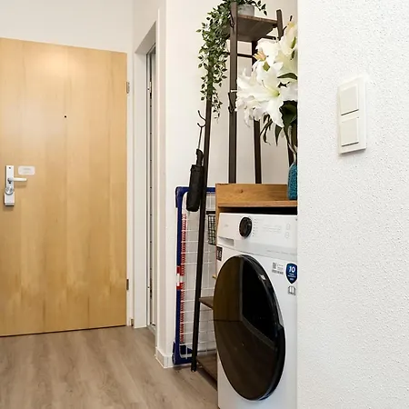 Federnest - Luxus-studio - Kingsize Boxspringbett - Home-office Mit Monitor Und Drucker - 11 Min Hbf Lägenhet