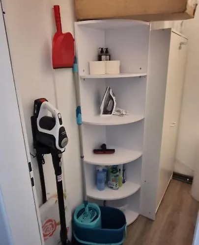 Federnest - Luxus-studio - Kingsize Boxspringbett - Home-office Mit Monitor Und Drucker - 11 Min Hbf *