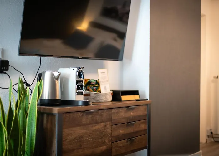 Federnest - Luxus-studio - Kingsize Boxspringbett - Home-office Mit Monitor Und Drucker - 11 Min Hbf *