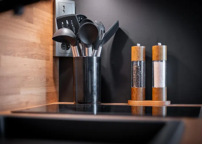 Federnest - Luxus-studio - Kingsize Boxspringbett - Home-office Mit Monitor Und Drucker - 11 Min Hbf